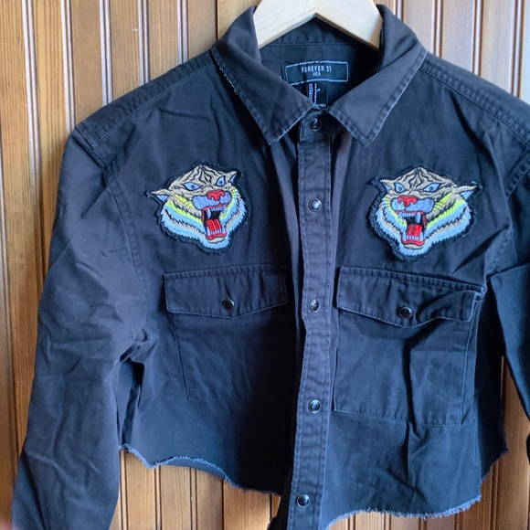 FOREVER 21 BLACK TIGER CROP TOP JACKET SIZE M - Picture 2 of 5